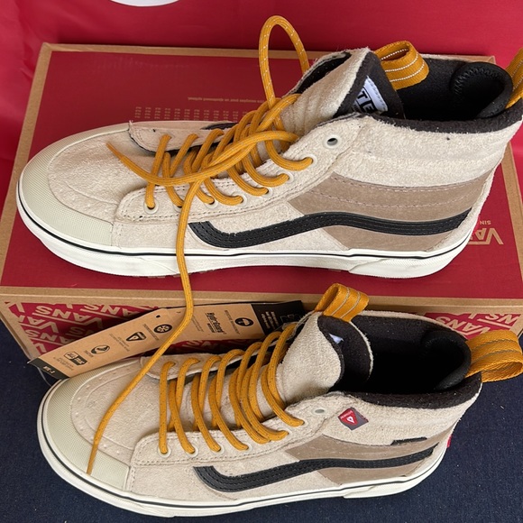 Vans Sk8-Hi Mte-2
Utility Pop White Multi
VNOA5HZZJ5K
Men’s boots - sneakers - Picture 5 of 16